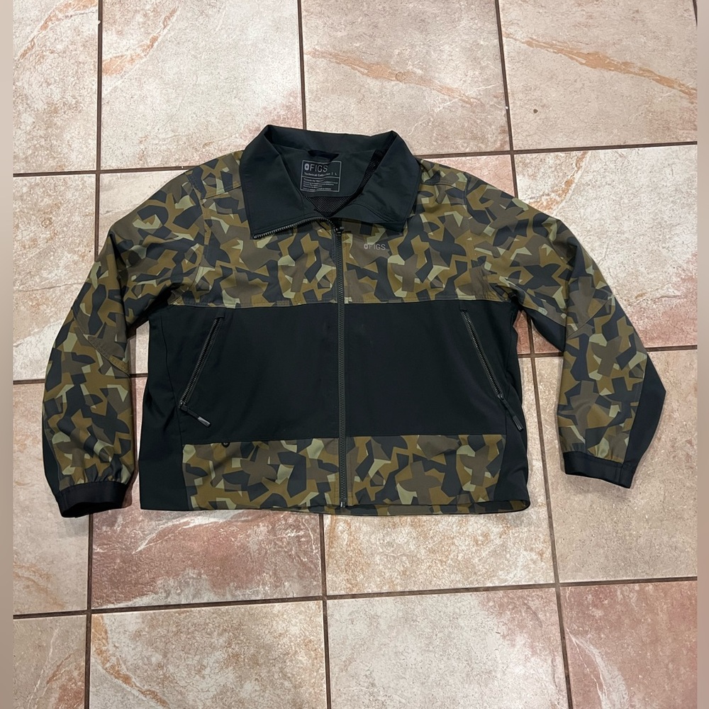 Figs scrub coat